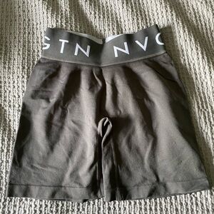 Seamless NVGTN shorts